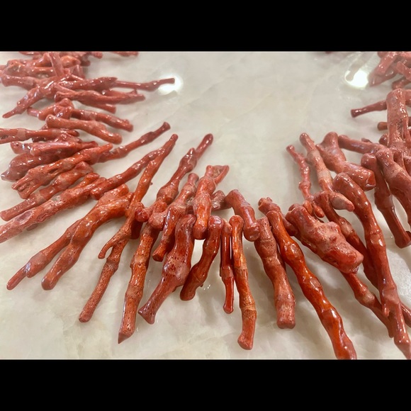 Coral twig statement necklace - Picture 10 of 16